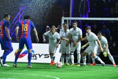 莱万拒绝千万年薪留巴塞罗那，忠诚捍卫欧冠梦想