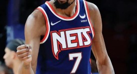 詹姆斯交大行：朱俊龙助力GOAT，库里粉丝热情，交警护航